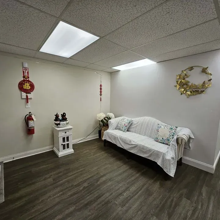 https://cdn.salonspotlight.com/photos/71bSn67S2fXy0g7aOlcP/8417cafd-a264-4a62-b605-862de2a73072_720x720
