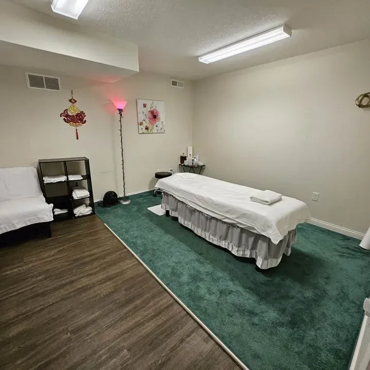 https://cdn.salonspotlight.com/photos/71bSn67S2fXy0g7aOlcP/8b8af52c-3e09-4242-853a-bdbba6cebdf2_720x720