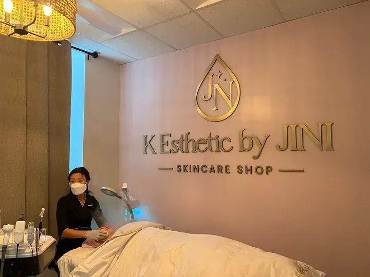 https://cdn.salonspotlight.com/photos/72H4opU6yQZRyHPVX4MM/af94dab7-6229-4361-81aa-5fa0d9d806df_720x720