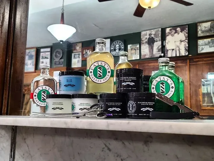https://cdn.salonspotlight.com/photos/731zdAzGEfP0Dsq6EmeS/0299e126-0971-4cae-a207-ef2f0d78a8eb_720x720