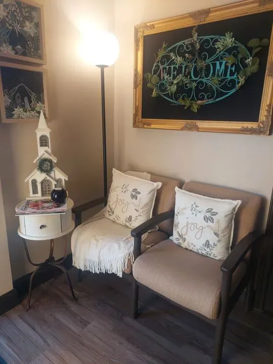 https://cdn.salonspotlight.com/photos/73TGP9uKic4ncC7gn8XN/4655b2cd-3ae6-4958-b384-078881f00db0_720x720