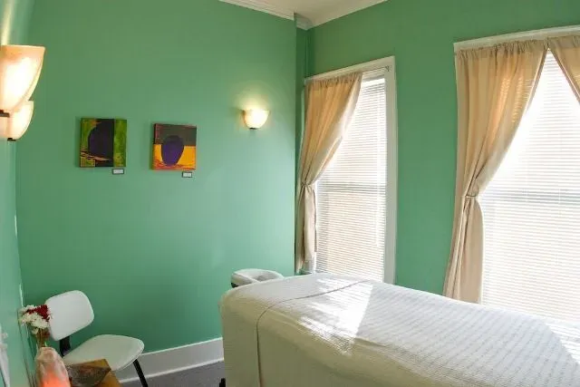 https://cdn.salonspotlight.com/photos/75rbuJjNXQoPuqdinQBp/b9957c3a-8228-4120-a2b7-865f1dfd429e_720x720