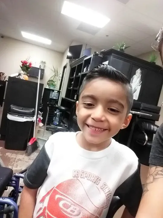 https://cdn.salonspotlight.com/photos/768CUt2DWwoOw3VvS2af/d837add9-3e36-41c4-8289-915920da0dba_720x720