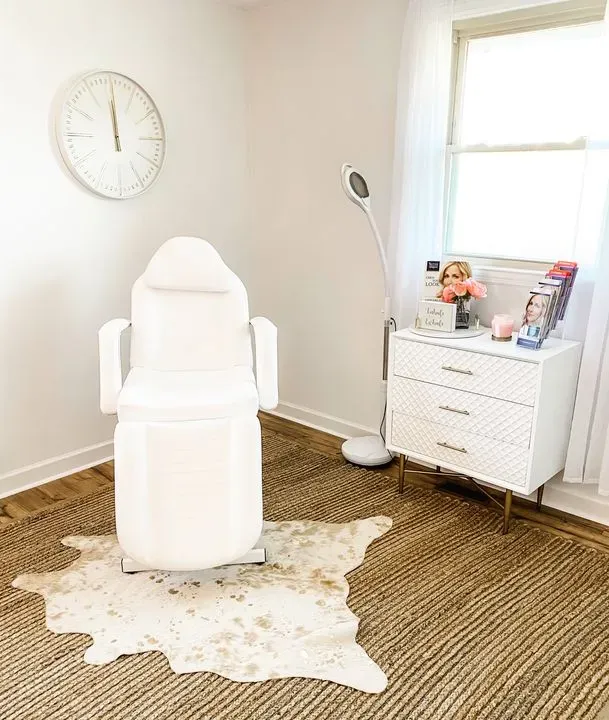 https://cdn.salonspotlight.com/photos/76xtE2WwfdlRl2vrBycU/c6f5eed6-c3ca-4b63-ac60-46d36367ea00_720x720