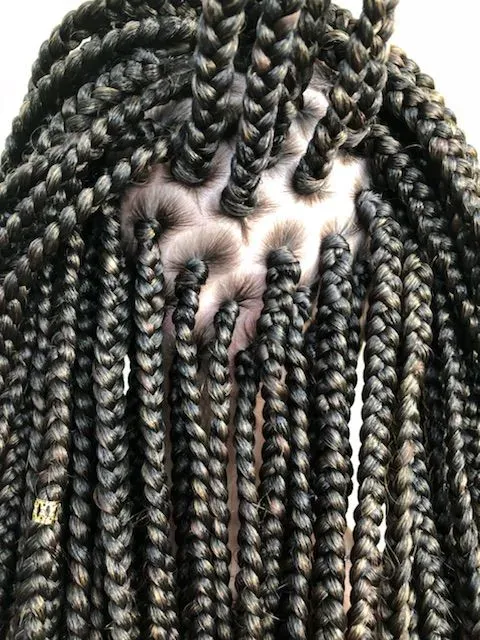 https://cdn.salonspotlight.com/photos/773N7Z3NRLJBC4q9mcSn/c521fc23-9bc7-44f3-a397-ac0c2ebb8158_720x720