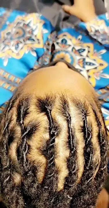 https://cdn.salonspotlight.com/photos/773N7Z3NRLJBC4q9mcSn/c8c29f2e-a966-43d0-83d1-c6ec42d5388e_720x720
