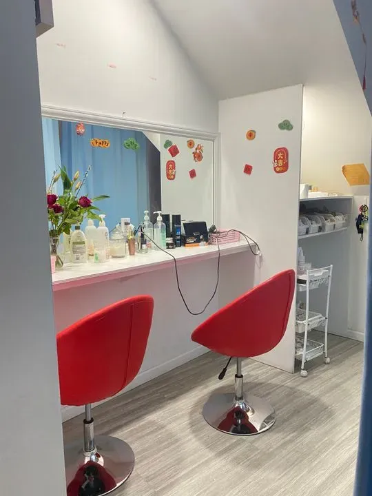 https://cdn.salonspotlight.com/photos/78PqA9TdSJZVwDfbQRMt/56a9e6bb-9dd8-4498-a4f7-4abd4bc79c18_720x720