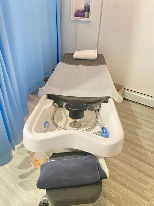 https://cdn.salonspotlight.com/photos/78PqA9TdSJZVwDfbQRMt/8fd8d8c1-ef3e-49d7-ba76-ec620dc51137_720x720
