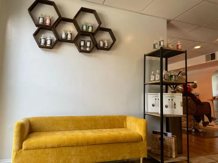 https://cdn.salonspotlight.com/photos/78uLfrwpYsEN6WTde9te/d2f01226-0526-498a-91fc-1fd5af2819b0_720x720