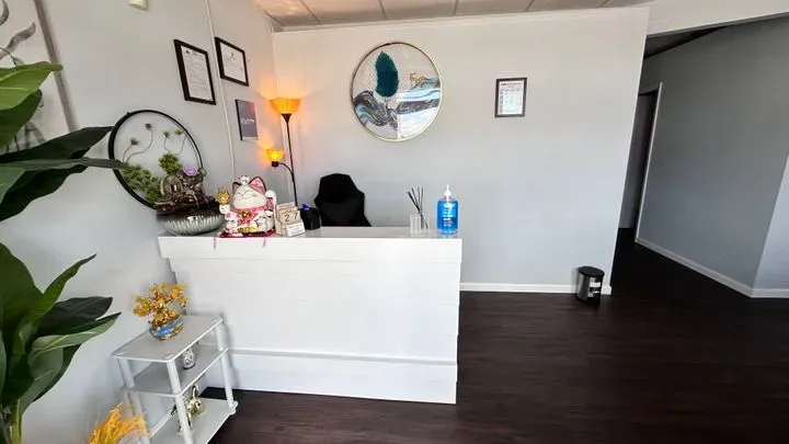https://cdn.salonspotlight.com/photos/79W6fsokb7txbmomg47e/78526a1d-3bf9-475f-b2e7-755ba197c80a_720x720