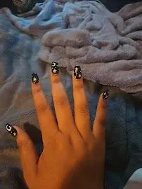 https://cdn.salonspotlight.com/photos/79mtHnsYr0yXt1MHCRZy/cb77788b-a3dc-4de7-bc0a-0a0f731b6747_720x720