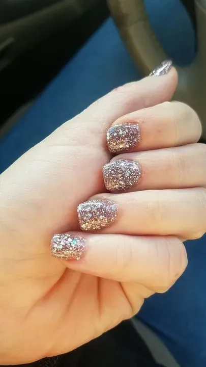 https://cdn.salonspotlight.com/photos/79mtHnsYr0yXt1MHCRZy/fac652e3-ca80-474b-89f8-c38c0bc4d359_720x720
