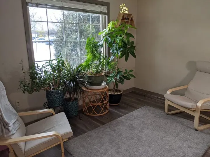 https://cdn.salonspotlight.com/photos/7AprmQYSfJqU7GzsWUQp/9b35fdf6-97ea-4af1-8fbd-5c8afe75461e_720x720
