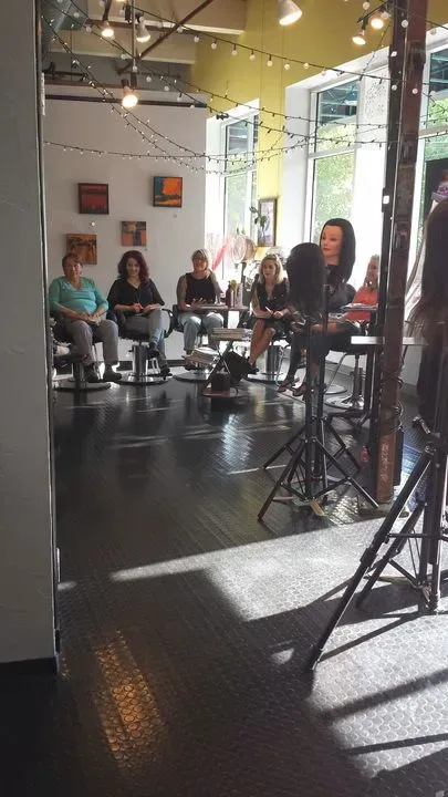 https://cdn.salonspotlight.com/photos/7Bbj5LHLt45gkLn7DBN0/b53ff5d8-9694-4f51-a5ed-939c069a3a33_720x720