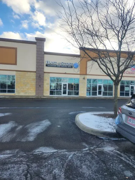 https://cdn.salonspotlight.com/photos/7DR93wQlPFX1DHNzzJBE/22b334a0-9676-496c-be26-f9370982b8f7_720x720