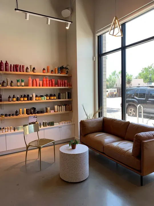 https://cdn.salonspotlight.com/photos/7ETmZV3AQMZVgho3kMU3/591631f9-0a7b-458f-bc0d-6e4628669a8e_720x720
