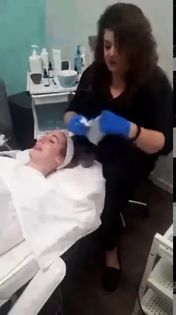 https://cdn.salonspotlight.com/photos/7FiLNhPwtfVxO9C8GmVp/89c01353-5329-4ffd-a64a-29924dcf3e58_720x720