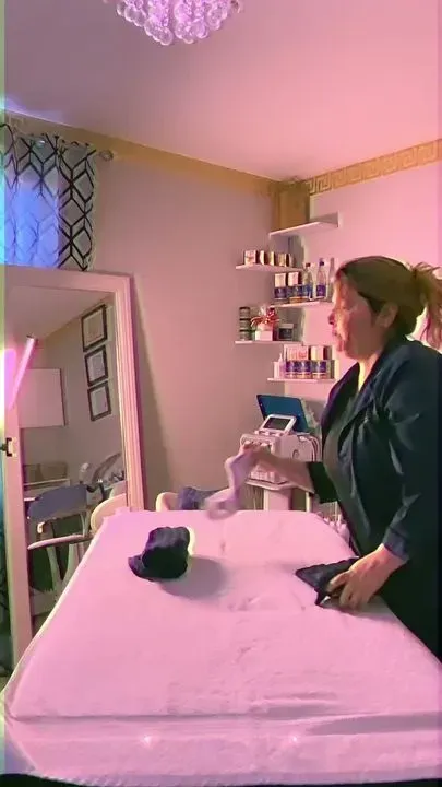 https://cdn.salonspotlight.com/photos/7H1ZG1ZOvSPii0lMhVSg/2fe5e6d8-2dc7-41e8-8677-a7d88b705a06_720x720
