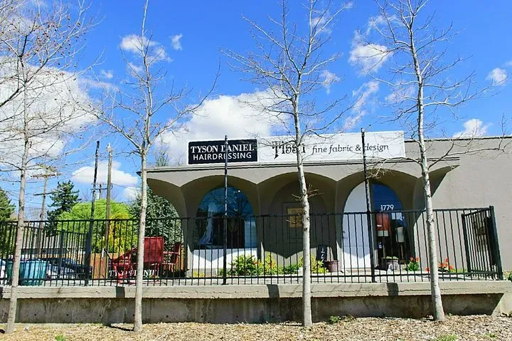 https://cdn.salonspotlight.com/photos/7N1pdLKYV1E9DNQzbTYL/68fc2745-2a53-4953-aba0-e6ae6990e7be_720x720