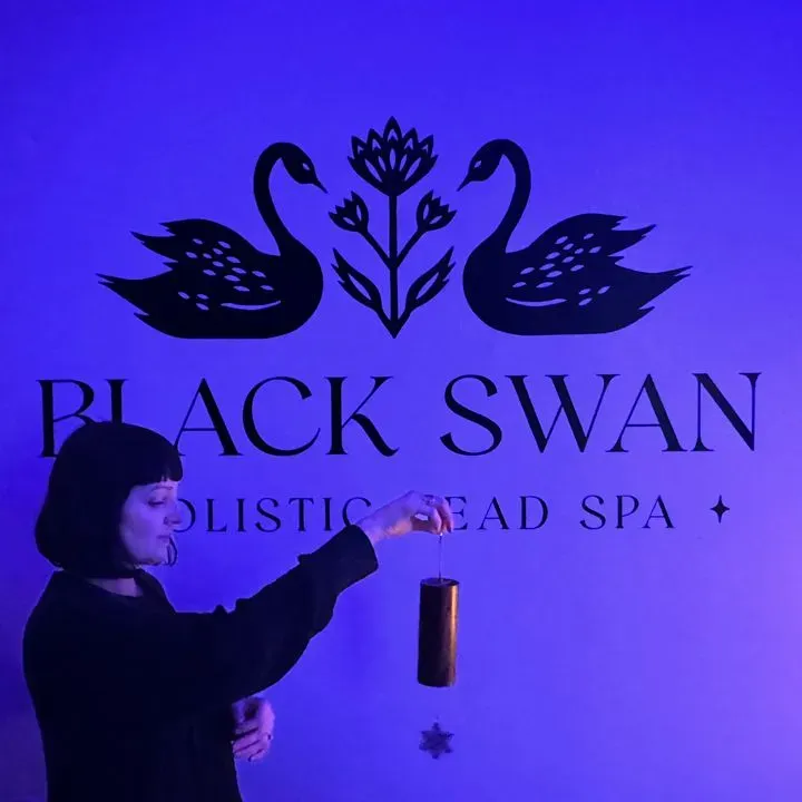 https://cdn.salonspotlight.com/photos/7NWA4sy7mQ4vA1kODVYf/eeb12479-0f17-4508-88c3-929c1392a233_720x720