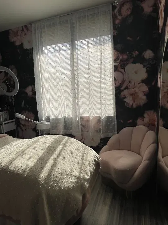 https://cdn.salonspotlight.com/photos/7Na3A0hszsSdq2YzVkSH/9003abfa-fceb-4438-b4c5-e68402385a74_720x720