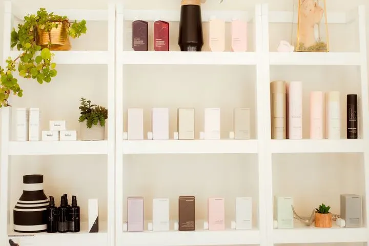 https://cdn.salonspotlight.com/photos/7PZYROwYg4b9DiigqmSJ/00b852e9-616c-44b2-890a-ad011b04d0d0_720x720