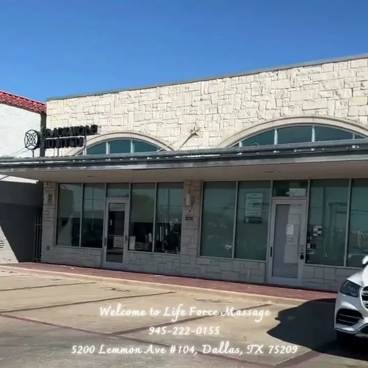 https://cdn.salonspotlight.com/photos/7QC6TpFaNFsXn1cXCKxj/81fb1235-8db2-4125-933f-f9554dc50a02_720x720