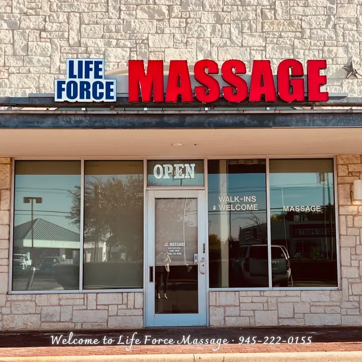 https://cdn.salonspotlight.com/photos/7QC6TpFaNFsXn1cXCKxj/9eb6f0af-9404-4bdd-a1f4-2aca232ac4e6_720x720
