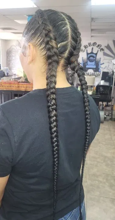 https://cdn.salonspotlight.com/photos/7T1VfOwMoWkp96WSuIM5/c1d3cdad-d659-418d-8889-f9f4bb7ad33f_720x720