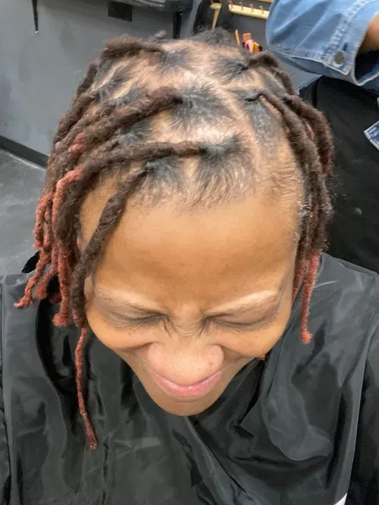 https://cdn.salonspotlight.com/photos/7T1VfOwMoWkp96WSuIM5/d44976bb-05ac-46fe-9093-944a85e5389f_720x720