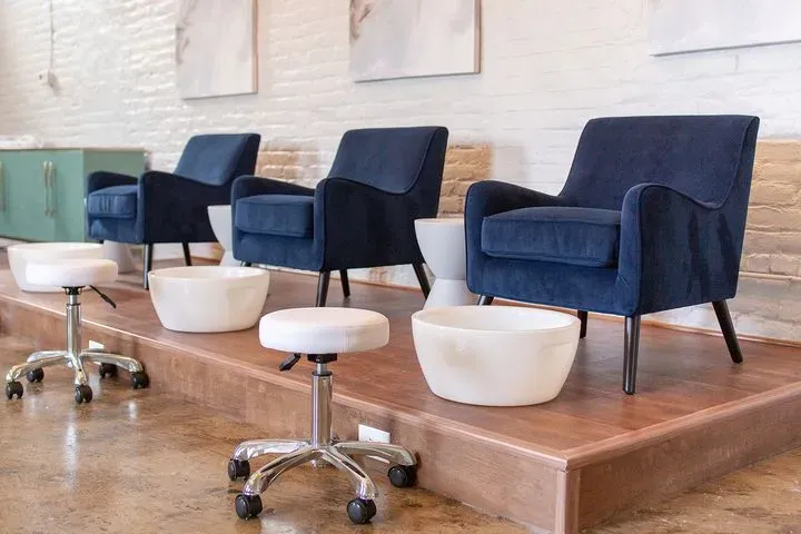 https://cdn.salonspotlight.com/photos/7TKutcOPLtQaagmzZzt1/615d5716-9beb-41cd-8421-6c95271bf221_720x720