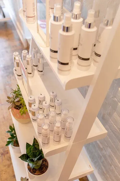 https://cdn.salonspotlight.com/photos/7TKutcOPLtQaagmzZzt1/c0311d16-dff1-47a8-9a5d-4e9e4506304a_720x720