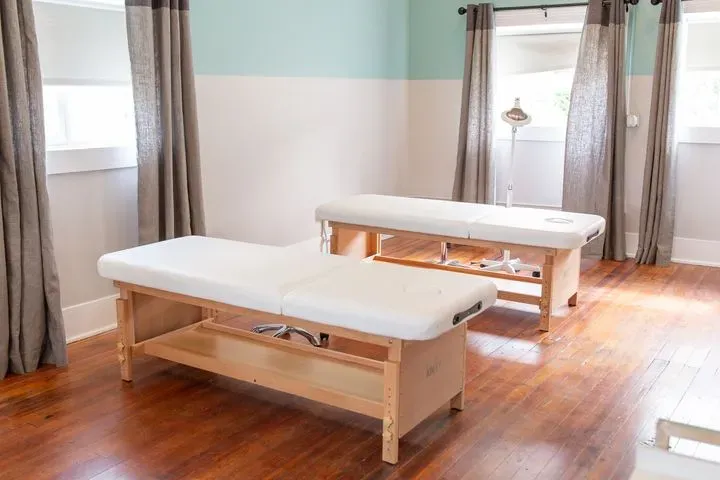 https://cdn.salonspotlight.com/photos/7TKutcOPLtQaagmzZzt1/f695817f-fc6a-42e2-bc0f-dff4d8925b05_720x720