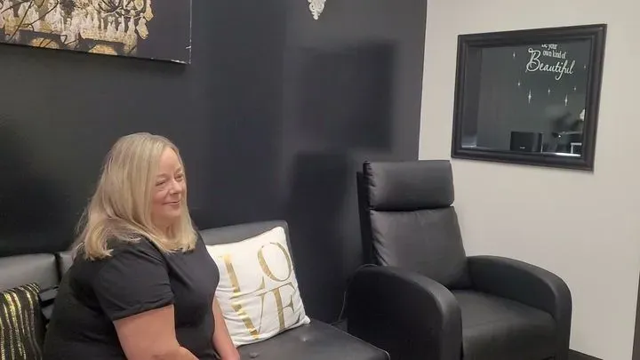 https://cdn.salonspotlight.com/photos/7TuL6qYiLdLuyRJLyT9a/d98df4ac-f031-4bf9-bbdb-c1390e681267_720x720