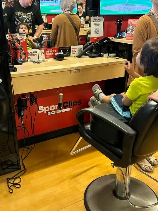https://cdn.salonspotlight.com/photos/7V53JxETPqNpiaUkY4c4/8d15be22-b737-4236-b798-a23a86bff298_720x720