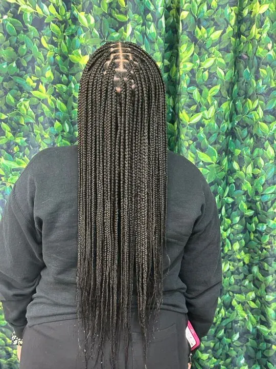 https://cdn.salonspotlight.com/photos/7WOGqU5t7cluS5mIO7Ro/f4060c6d-a37d-4a14-bd2b-be63232b10f2_720x720