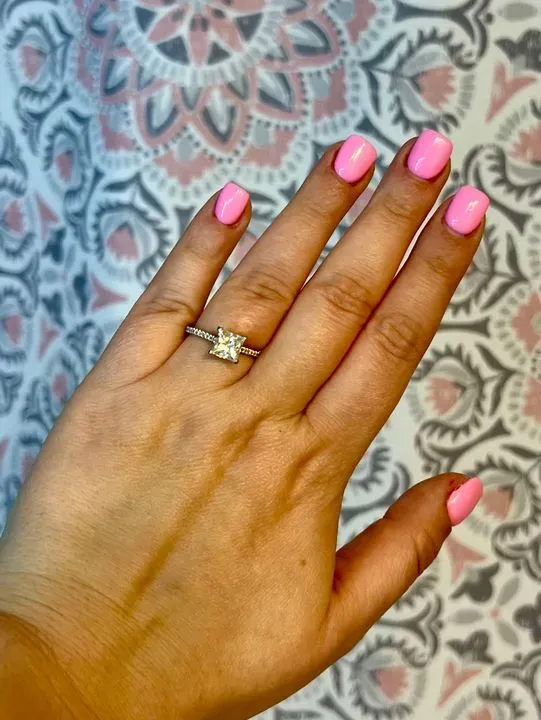 https://cdn.salonspotlight.com/photos/7Wmdne9HKWMlp1zaXvnR/22480f03-cd4e-456b-8ff1-a7b2b1022d2d_720x720