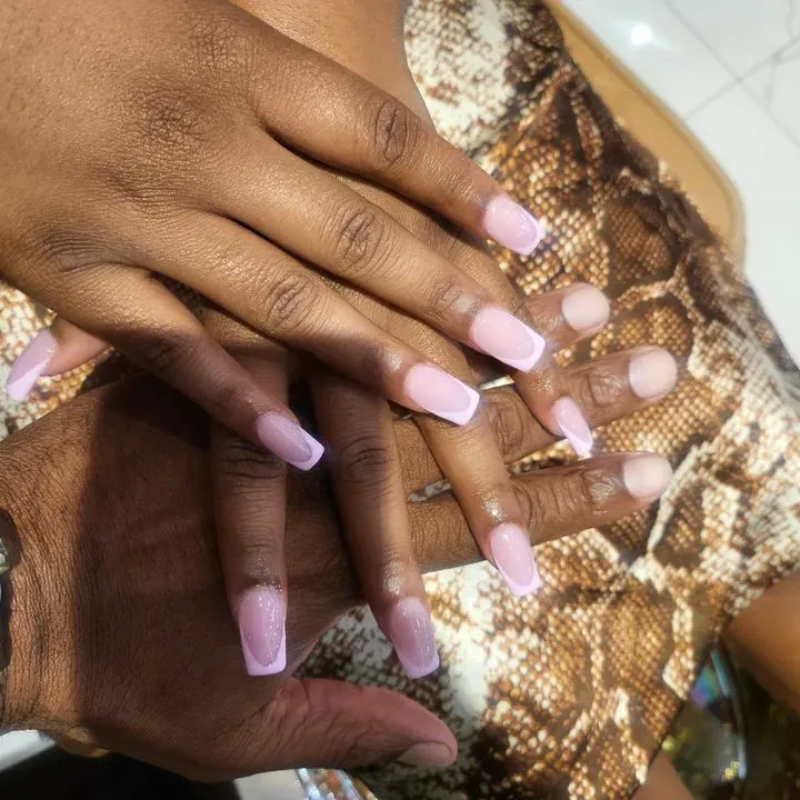 https://cdn.salonspotlight.com/photos/7Wmdne9HKWMlp1zaXvnR/c70c9259-7e53-43c5-9909-3bf5c7424bcf_720x720