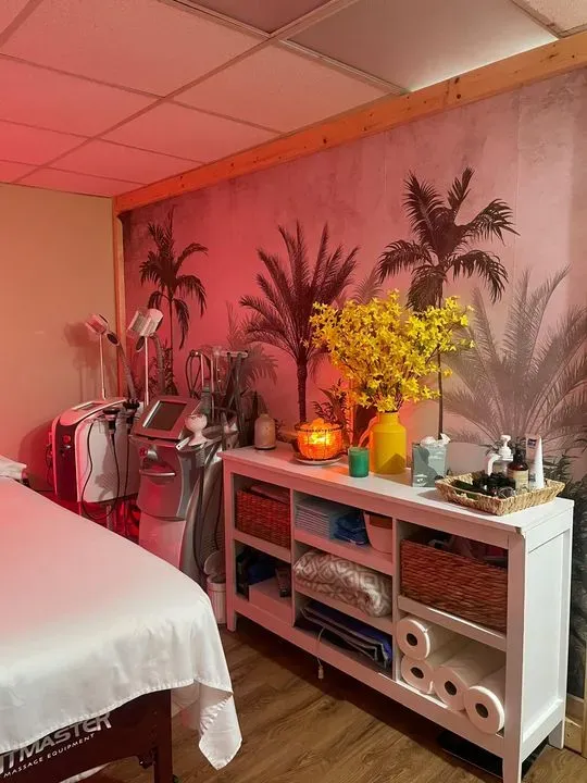 https://cdn.salonspotlight.com/photos/7Wo47C707Co2nm5SQCRO/2ed87715-3ab3-4d43-a233-a7d2b7a2fd82_720x720
