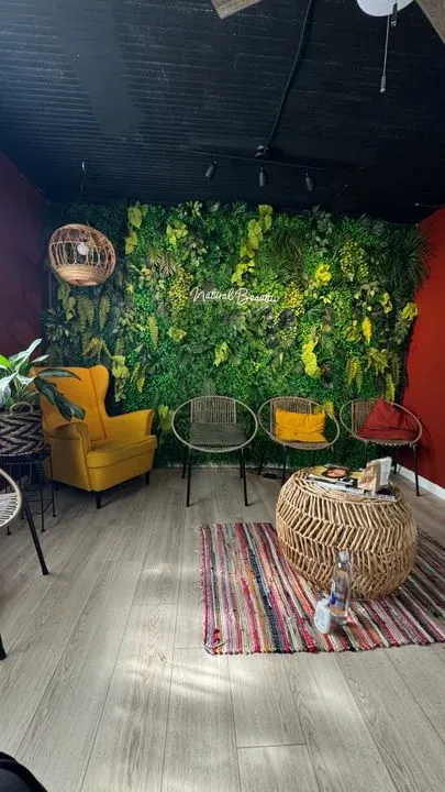 https://cdn.salonspotlight.com/photos/7X1IYjOtK8fKFwuxIEoN/1298316e-d61a-444d-9d3e-889eff5f32c7_720x720
