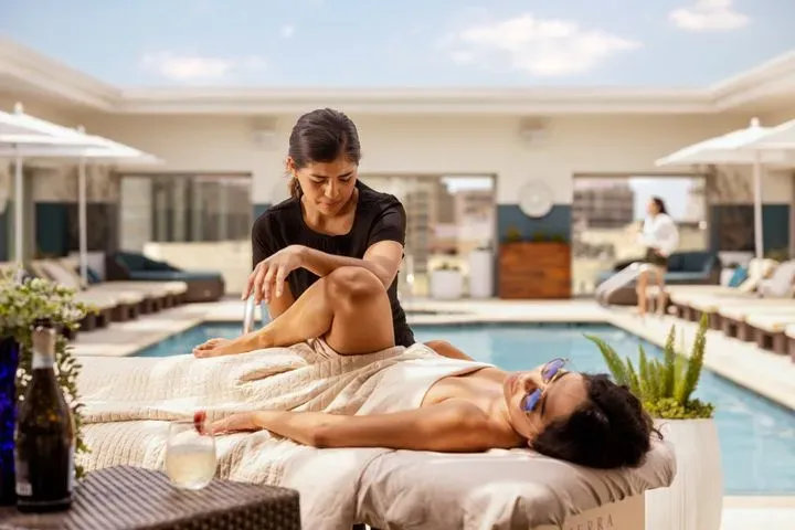 https://cdn.salonspotlight.com/photos/7YmEBsvJYGd1DWZbOMa3/936a0dd7-7772-48b6-a06e-aea9b5e1d4d7_720x720