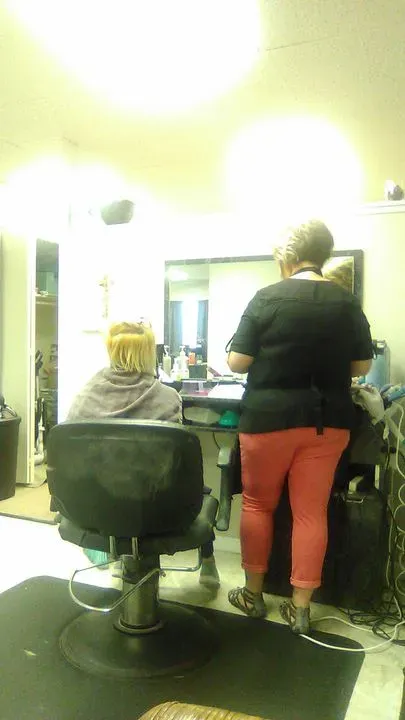 https://cdn.salonspotlight.com/photos/7bI480ly0Q6G4H6bf5Vp/293edfcd-ab2b-4a39-a671-9dde876e41d5_720x720