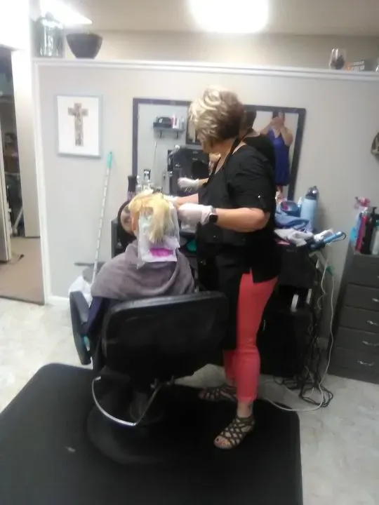 https://cdn.salonspotlight.com/photos/7bI480ly0Q6G4H6bf5Vp/ddf3aa8f-9b92-4750-a210-d2b330949e2f_720x720