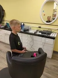 https://cdn.salonspotlight.com/photos/7c8J4BwI9AJCQd0hQnGZ/75cbde9c-5283-45b9-bd1b-9e821cc8d2d0_720x720