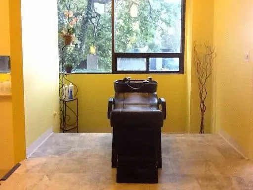 https://cdn.salonspotlight.com/photos/7c8J4BwI9AJCQd0hQnGZ/b1dc5ce4-0b3c-4b5f-ba51-8bba8227ebd3_720x720