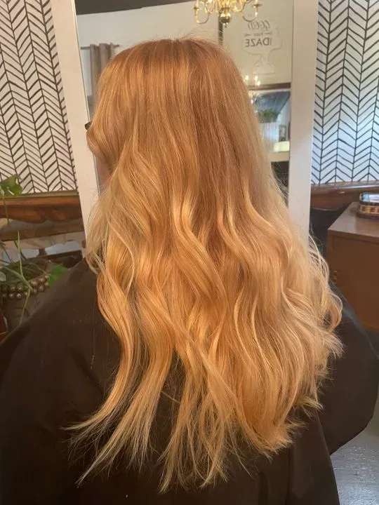 https://cdn.salonspotlight.com/photos/7cntkITipEHA2fiHMaTN/7c3170e3-1d6e-4e67-b889-ac08e7d02996_720x720