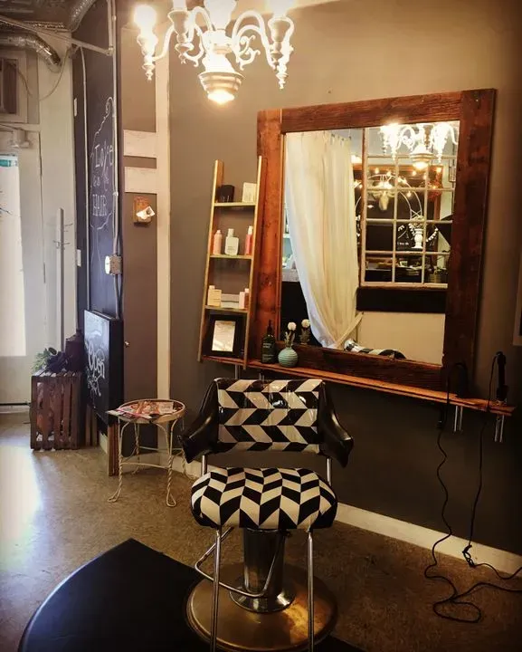 https://cdn.salonspotlight.com/photos/7cntkITipEHA2fiHMaTN/fd771a18-854b-440d-b50b-2422819c15b6_720x720