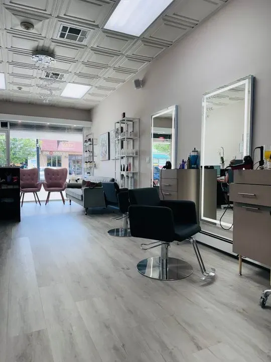https://cdn.salonspotlight.com/photos/7cp1kPN24h9bLwjp1ZSS/bfe6d6da-2a42-4afb-bbbb-c07ae98a8bfa_720x720