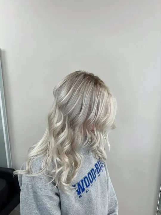 https://cdn.salonspotlight.com/photos/7cp1kPN24h9bLwjp1ZSS/d0f7bfa8-1b79-4dab-b5b3-49df88995a1a_720x720