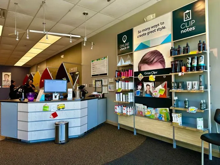 https://cdn.salonspotlight.com/photos/7cyFNyWw5iMSgv9HLQz0/3eab1603-5c6c-4cf9-acfb-f9403832560a_720x720